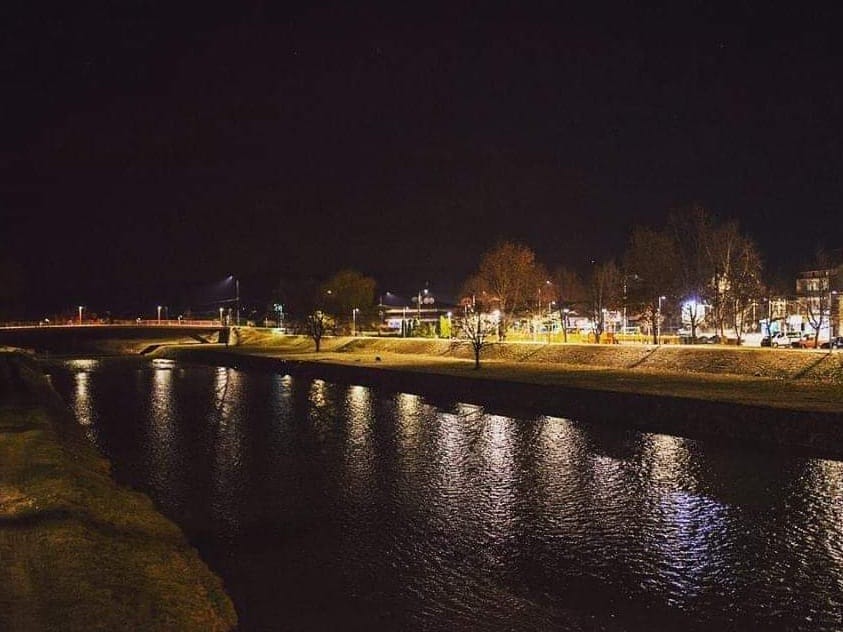 Vlasotinacki kej sojalice foto Agencija Publika