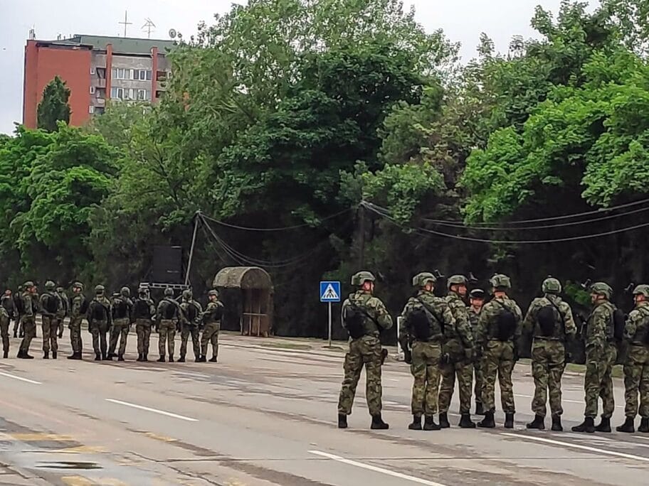 Studenti tvrde da moraju da napuste dom zbog parade, nadležni kažu "ne svi" 16 Vojnici i studentski dom foto JV V M