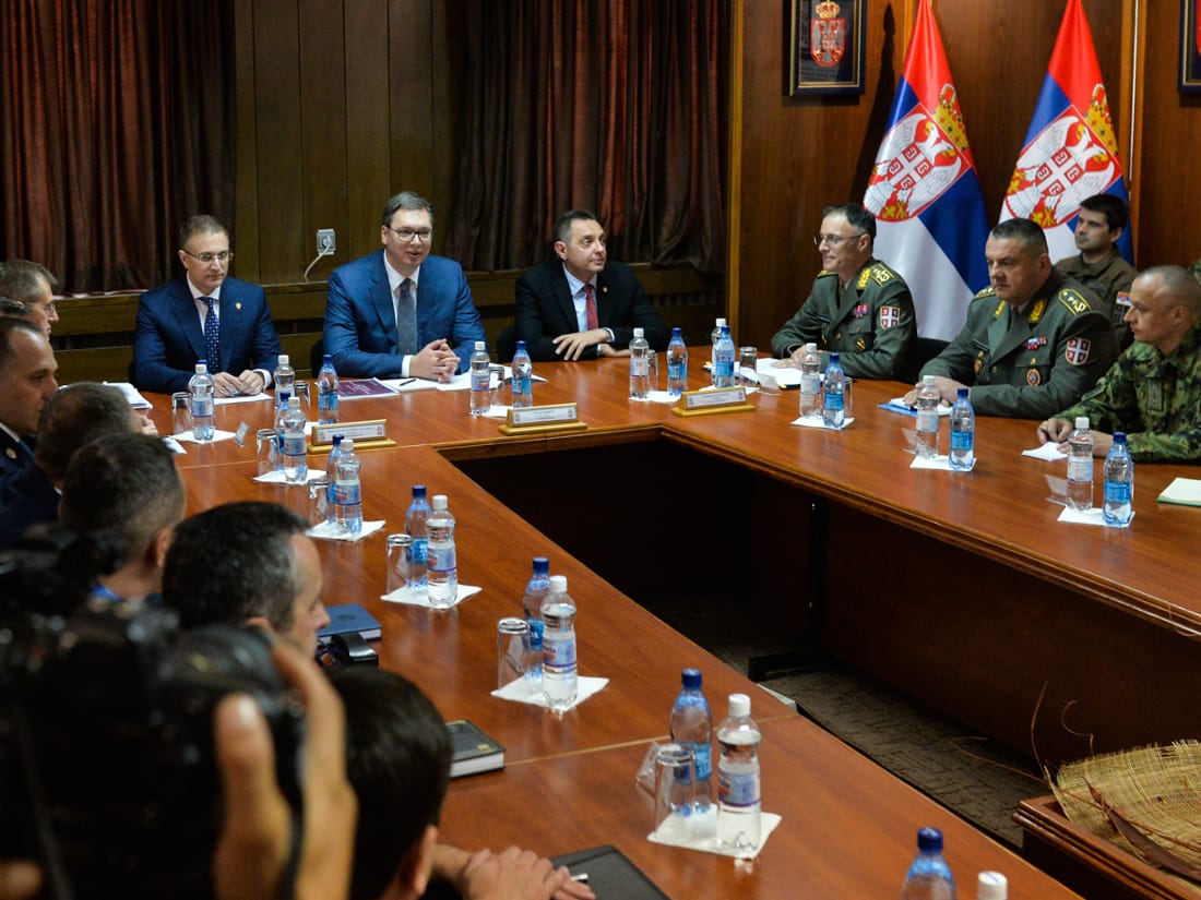 Zagrevanje za paradu - Vučić se sastao sa ministrima, vojskom i policijom 1 vucic sa vojskom2 foto vanja keser