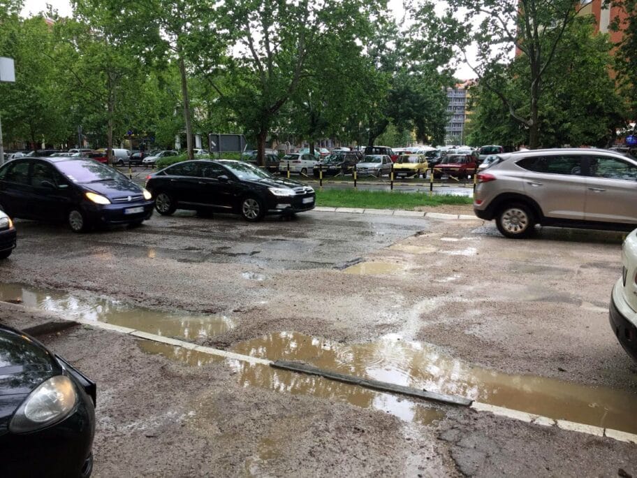 Direkcija: Krpe se rupe u selima u opštinama Niška Banja i Crveni krst 16 Rupe na Bulevaru Nemanjica foto citalac