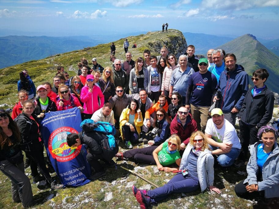 Planinari trem Memorijal Zoran Miletic foto PK Zeleznicar scaled