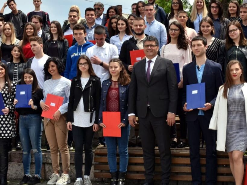 Najbolji niški učenici i studenti nagrađeni stipendijama 15 stipendije foto kabinet gradonacelnika