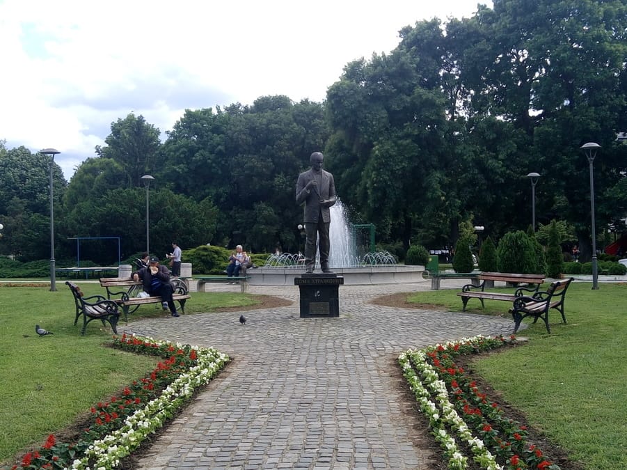 Na "Roštiljijadi" u Leskovcu i pešačka tura gradom 9 Toma Zdravkovic spomeni Leskovac foto Bojana Antic