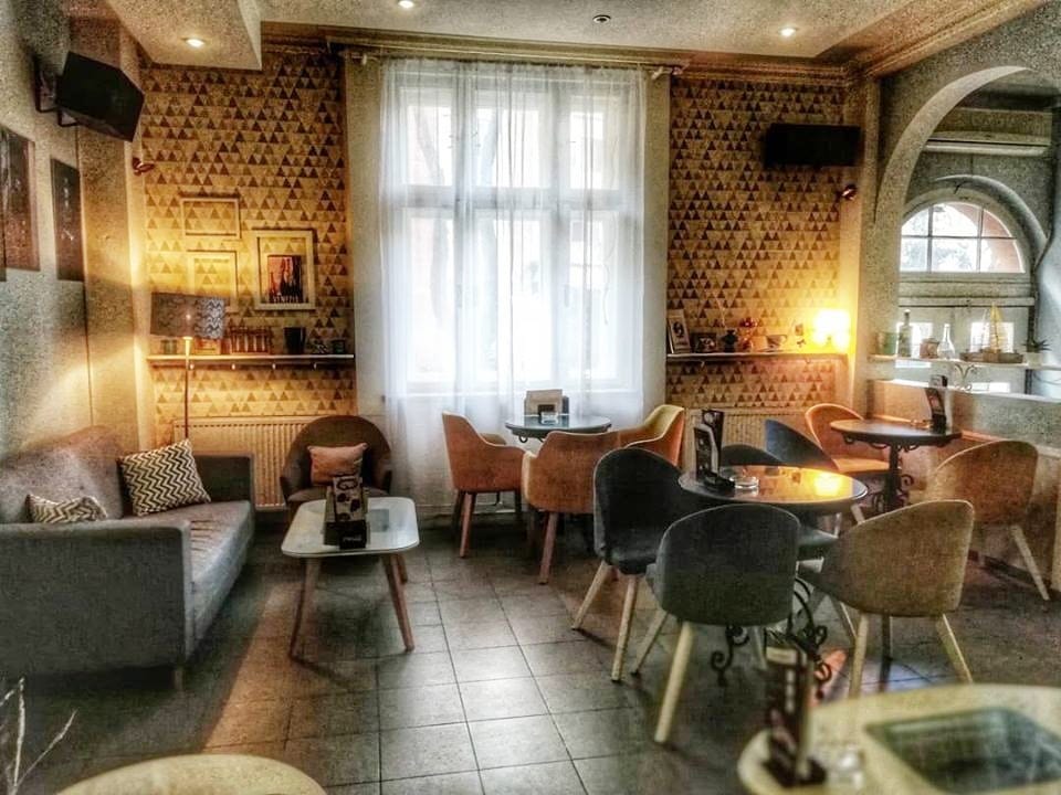 Koliko su javne institucije dostupne umetnicima? - okrugli sto u “Dnevnoj sobi” 1 Kafe Dnevna soba foto printskirn fb