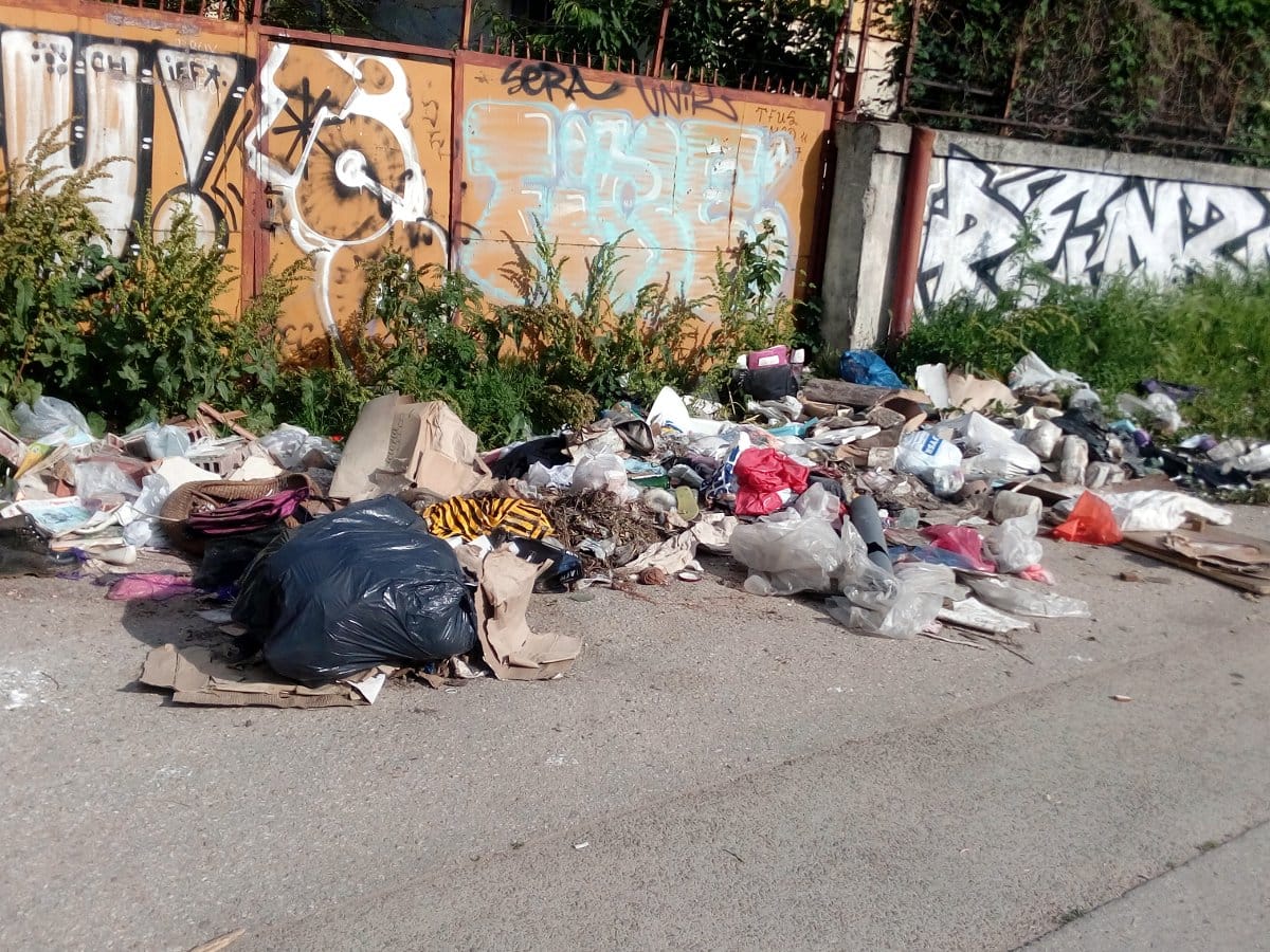 Smece iza keja1 foto citalac