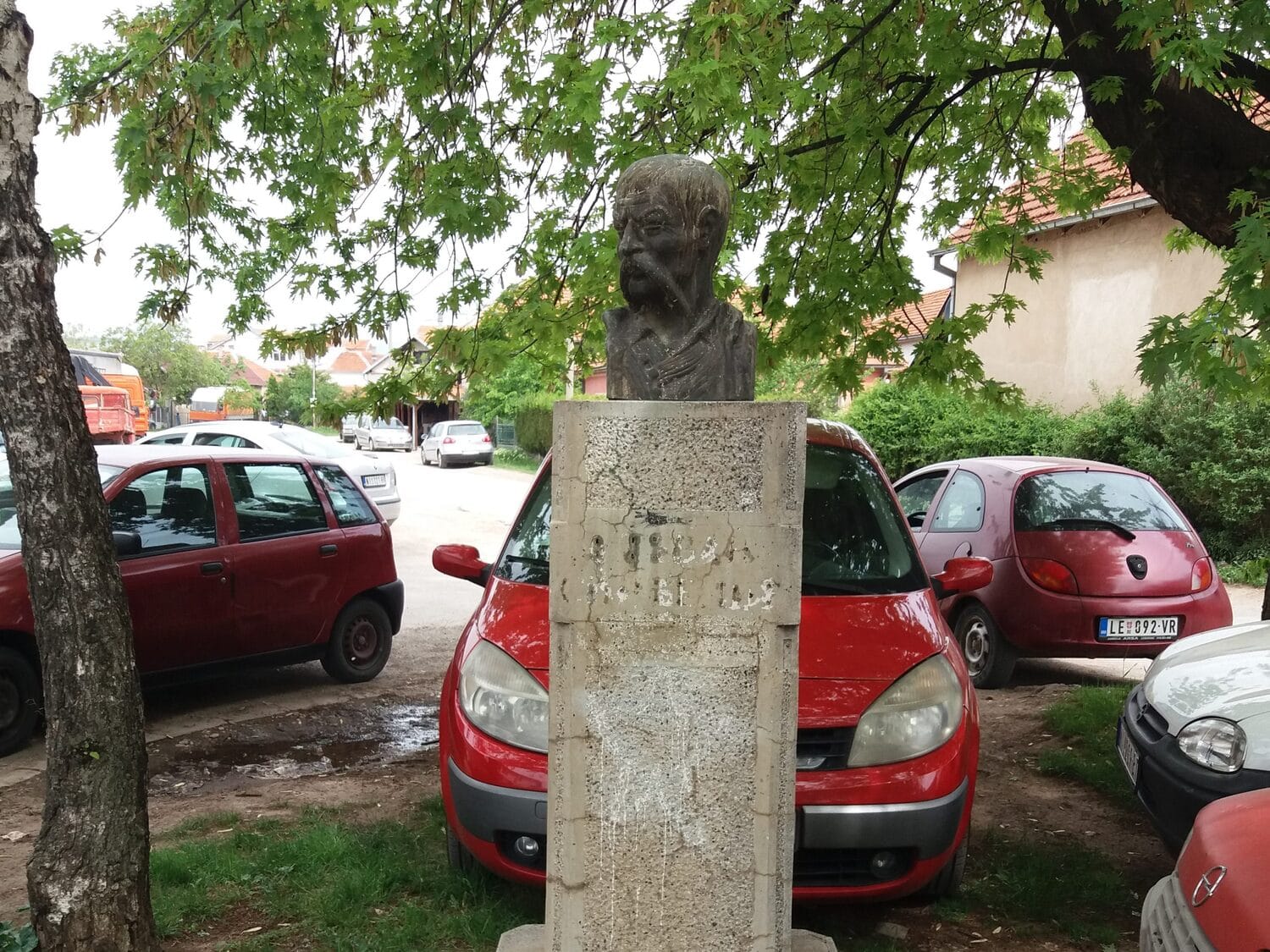 Spomenik Stevanu Sinđeliću u Vrežini i dalje oštećen 1 spomenik sindjelic2 foto citalac scaled