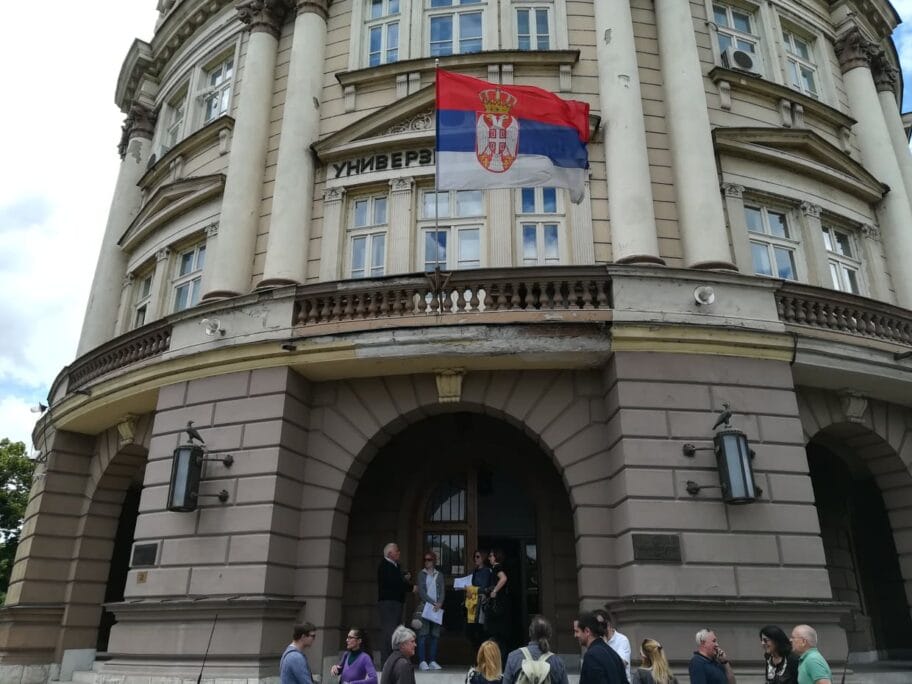 Profesori Fakulteta umetnosti opet protestovali - članovima Senata predali zahteve 20 Protest FU6 foto JV J A