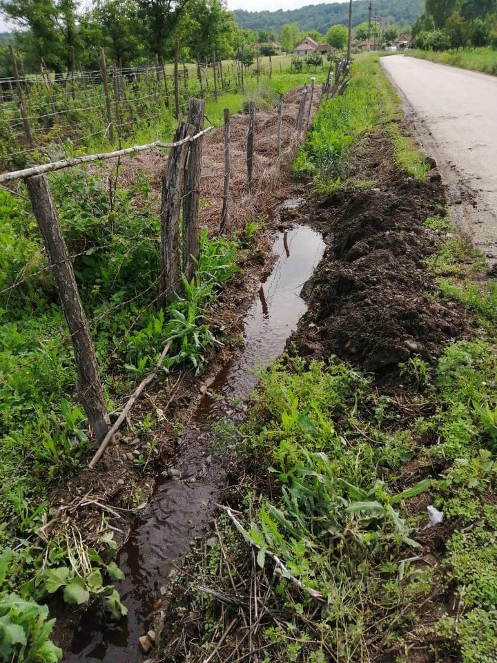 Kanal kraj puta G Dragusa Foto A M