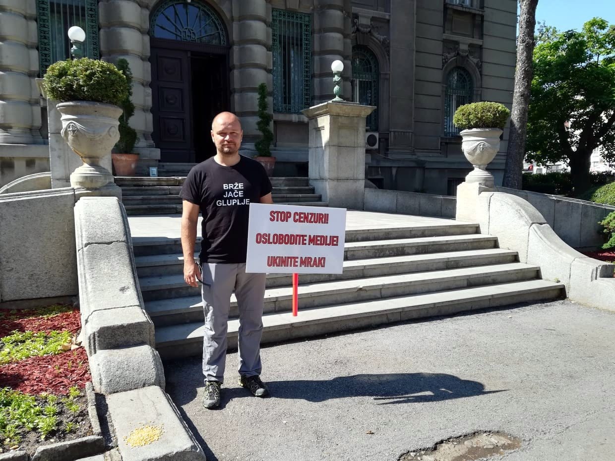 Srdjan Nonic ispred Gradske kuce jun 2019 foto JV J A