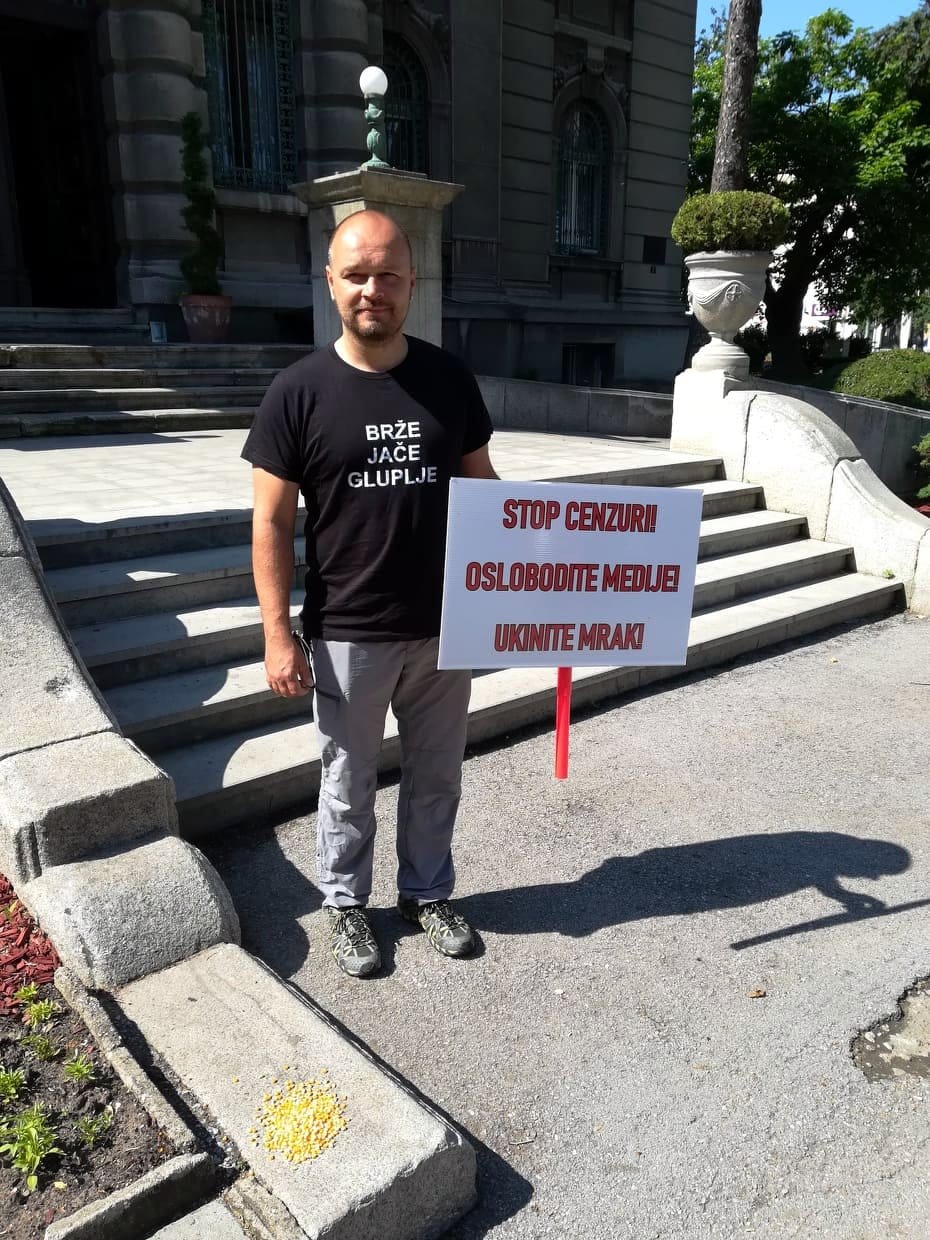 Nonic ispred Gradske kuce jun 2019 foto JV J A