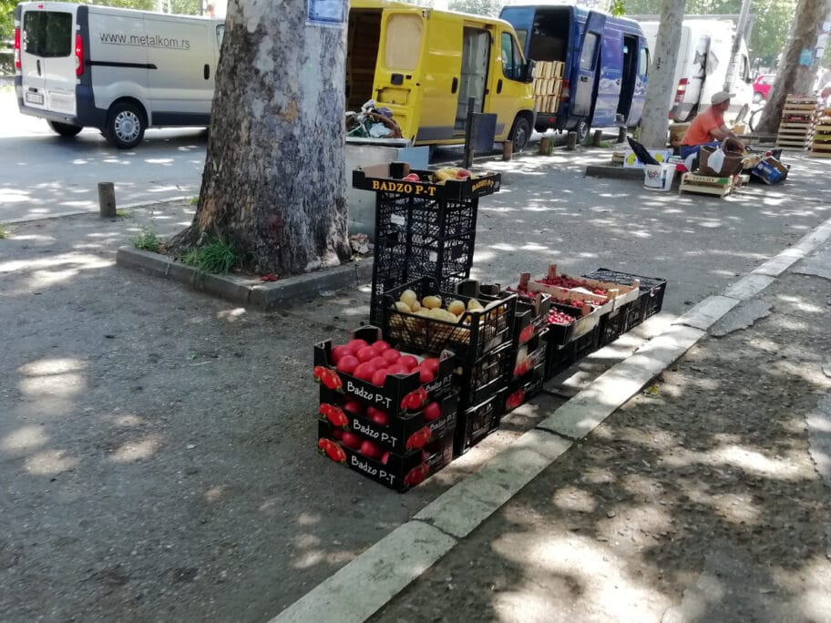Pijačni prodavci na Bulevaru štrajkovali zbog vanpijačne prodaje, rešenja i dalje nema 19 vanpijacna prodaja foto T R