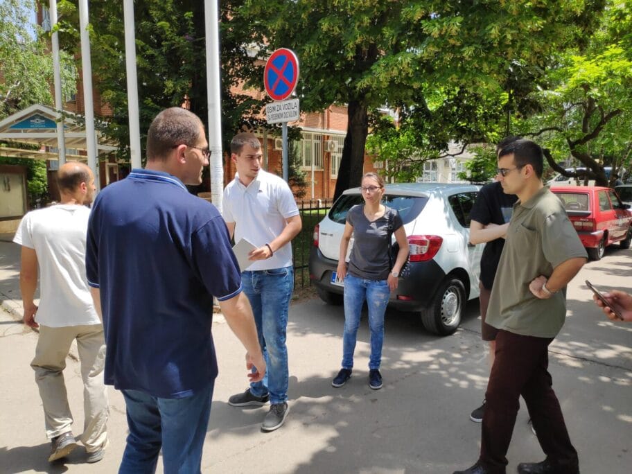 Opozicija zahteva smenu predsednika Medijane zbog “nesposobnosti i netransparentnosti” 5 omladinci ssp i narodna stranka foto stefan markovic scaled