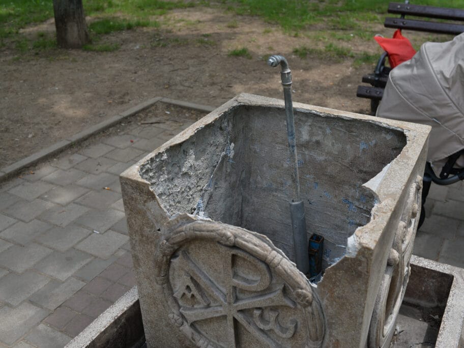 Suve česme u Svetosavskom parku, popravke poverene “Nišstanu” 9 cesma polomljena foto vkeser