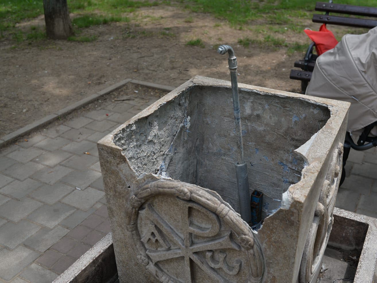 cesma polomljena foto vkeser