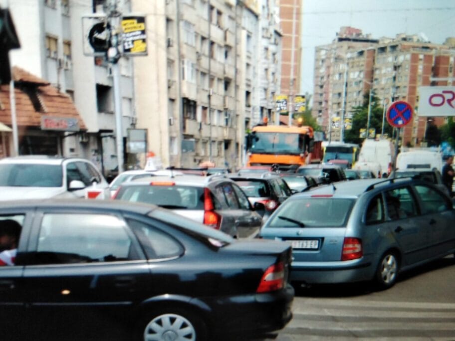 “Oko sokolovo” još nije na ulicama Niša, kažu iz "Parking servisa" i najavljuju da stiže do leta 19 Guzva Bulevar Nemanjica foto Juzne vesti Vanja Keser scaled