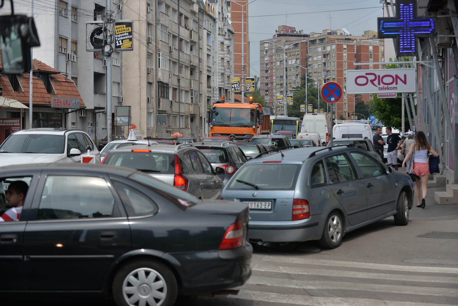 Gužva-saobraćaj-Bulevar-Nemanjića-2-foto-Južne-vesti-Vanja-Keser
