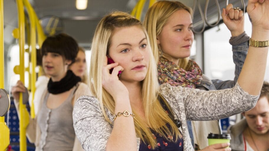 Razgovor sa strancem ima iznenađujuće prednosti 7 107345914 peoplenottalkingonbus