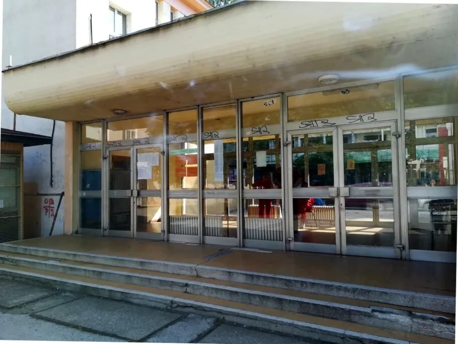 I pored protesta i nezadovoljstva skoro svi osmaci radili kombinovani test 4 Radoje Domanovic Nis foto JV