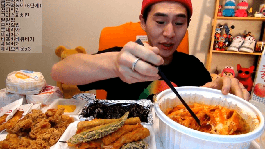 Internet, hrana i čudne navike: Zašto ljudi gledaju kako drugi „tamane" sve iz tanjira 20 106380460 mukbangbanzz