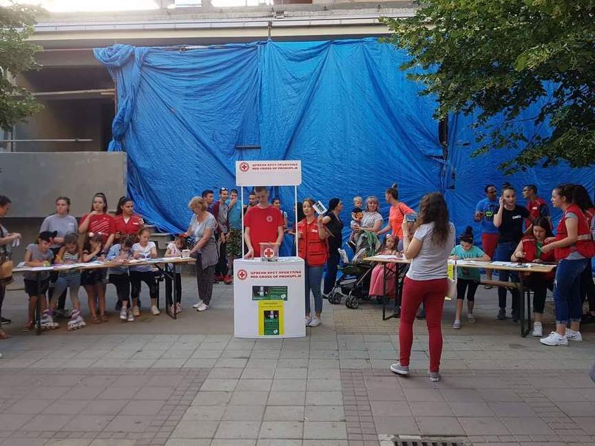 Prokupčani sakupljaju novac za lečenje male Nikoline 10 Pomoc Nikolini crveni krst foto Ljubisa Mitic
