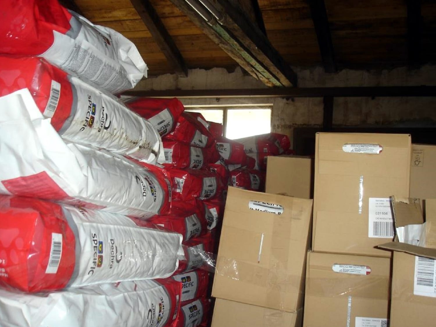 zaplenjena hrana za pse u Nisu foto uprava carina