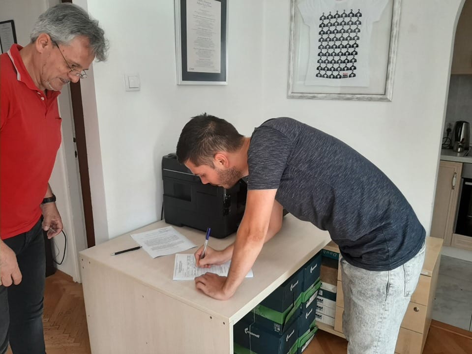 Potpisivanje peticije foto NKD