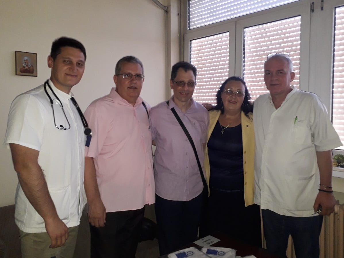 Donacija posteljina Bolnica foto Rotari klub Leskovac