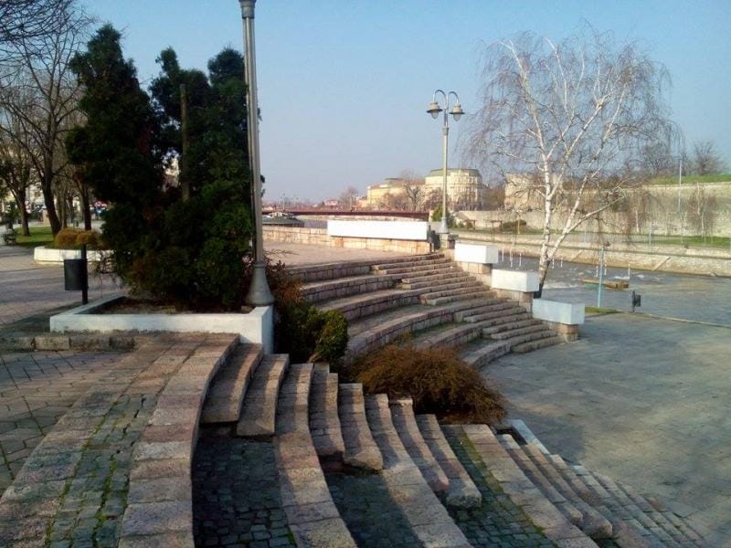 Šetnja protiv fašizma na niškom keju 1 800x600 Amfi JV V M