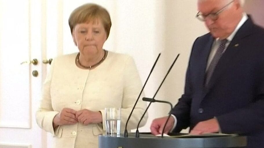 107558244 merkelshakingrtr