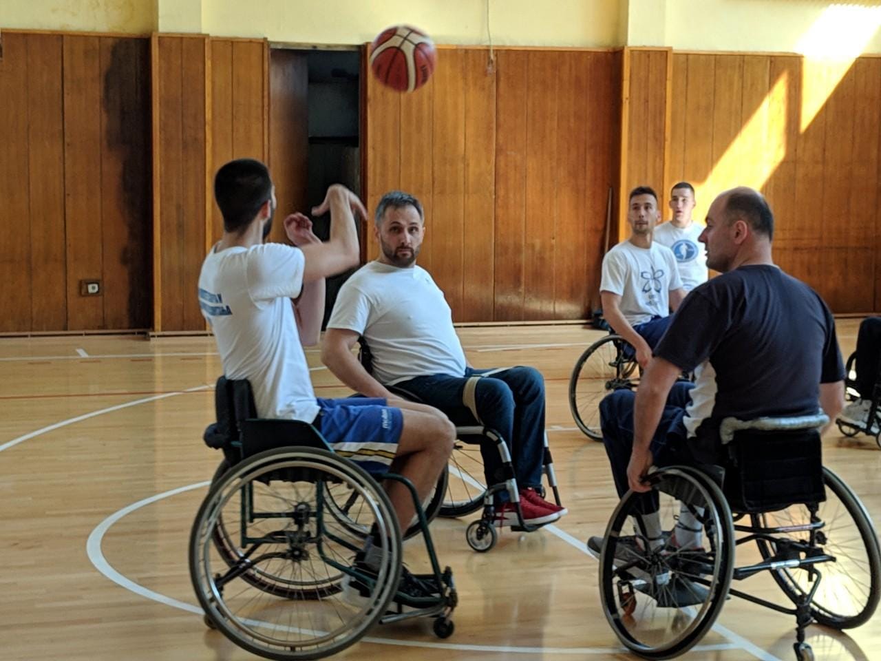 1280x0 Prvi trening kosarke u kolicima 2 foto Fakultet sporta i fizickog vaspitanja