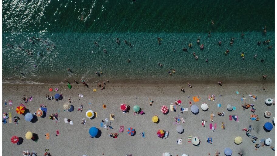 Šetnja u kupaćem, vožnja u papučama i druga pravila ponašanja na Hvaru i ostalim turističkim destinacijama 19 102948677 gettyimages 991349642