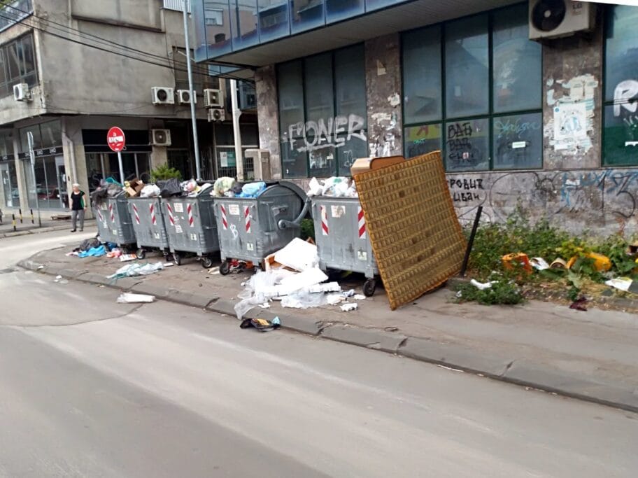 Mini-deponije na nekoliko lokacija u Nišu, iz "Mediane" kažu počišćene 12 Smece Koste Stamenkovica foto citalac