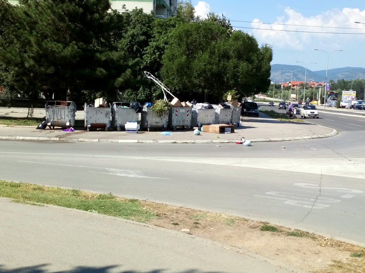 Majakovskog 34 smece foto citalac