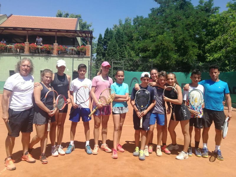 Teniseri iz Italije gosti Teniske akademije Živković 1 Grupa iz Italije sa teniserima TAZ a