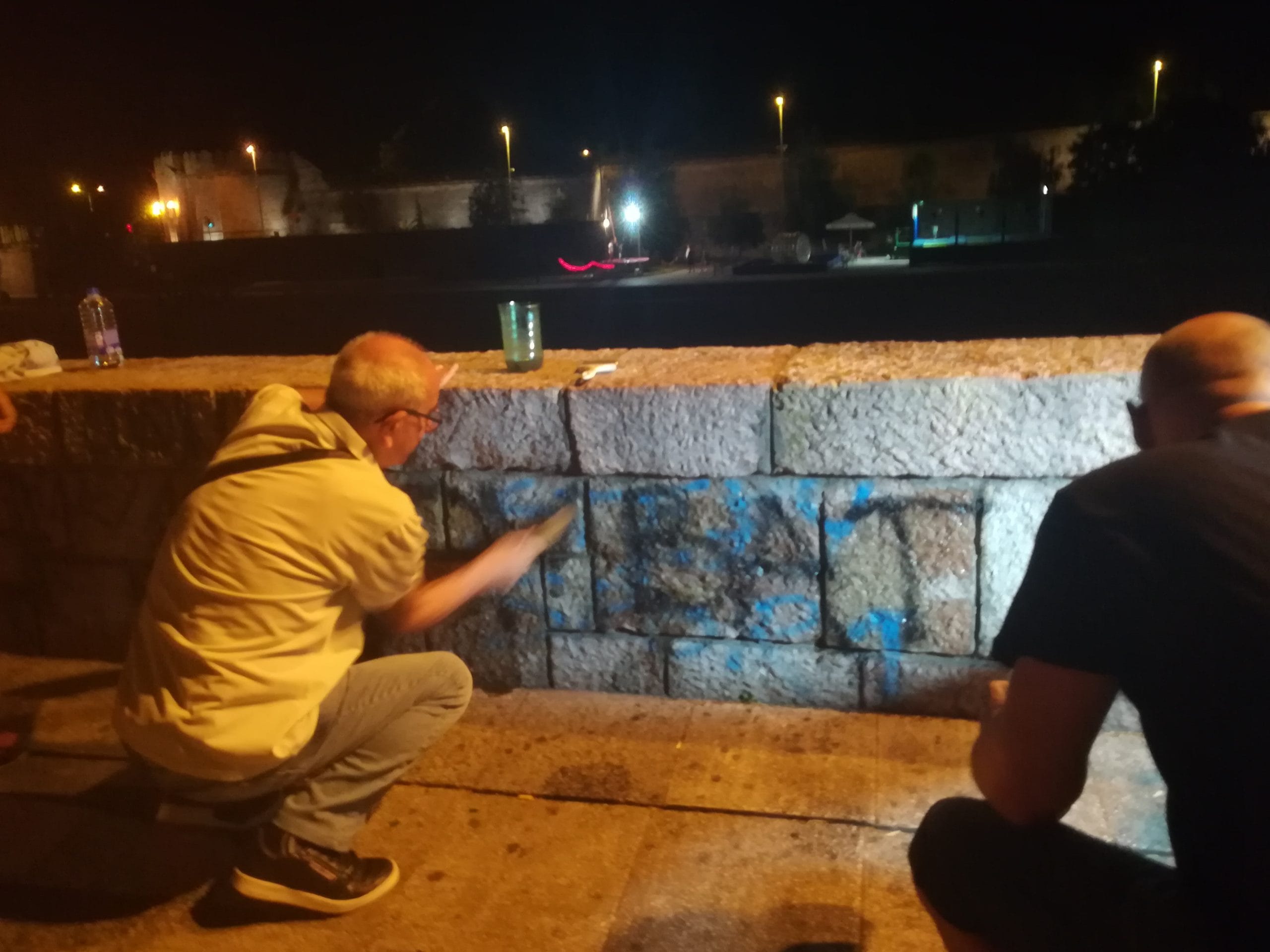 Uklanjanje-grafita-kej-foto-Južne-vesti-Milica-Jovanović