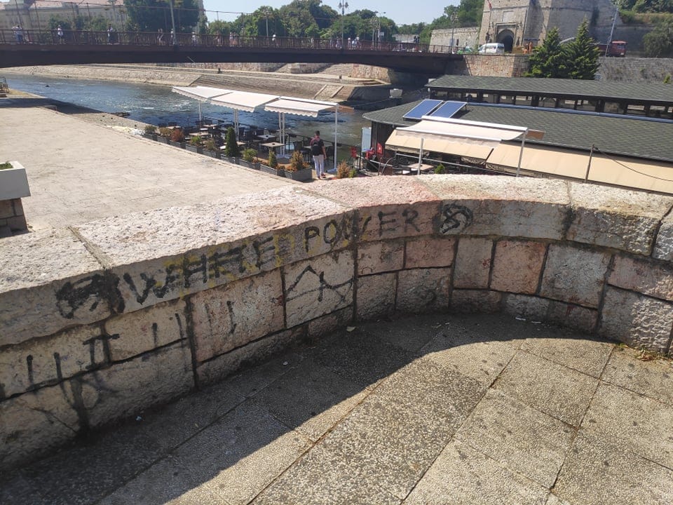 Svi ih čistili, a fašistički simboli i dalje na Keju 1 whitepower kej foto mz