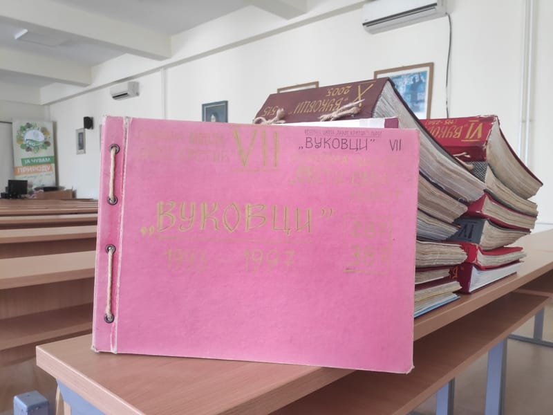 Knjiga vukovaca foto Lj F