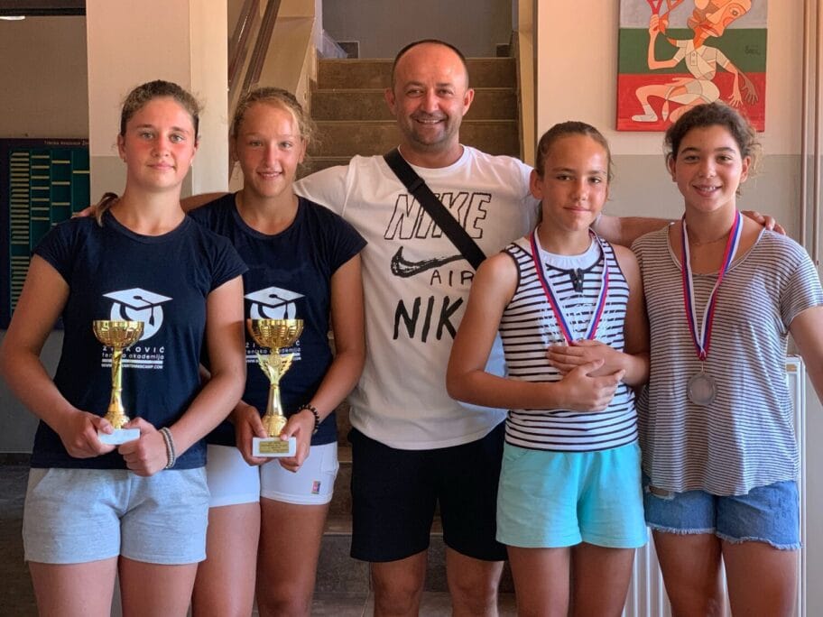 Anastasija Anja Nikola Zivkovic Nina Theodora foto TAZ scaled