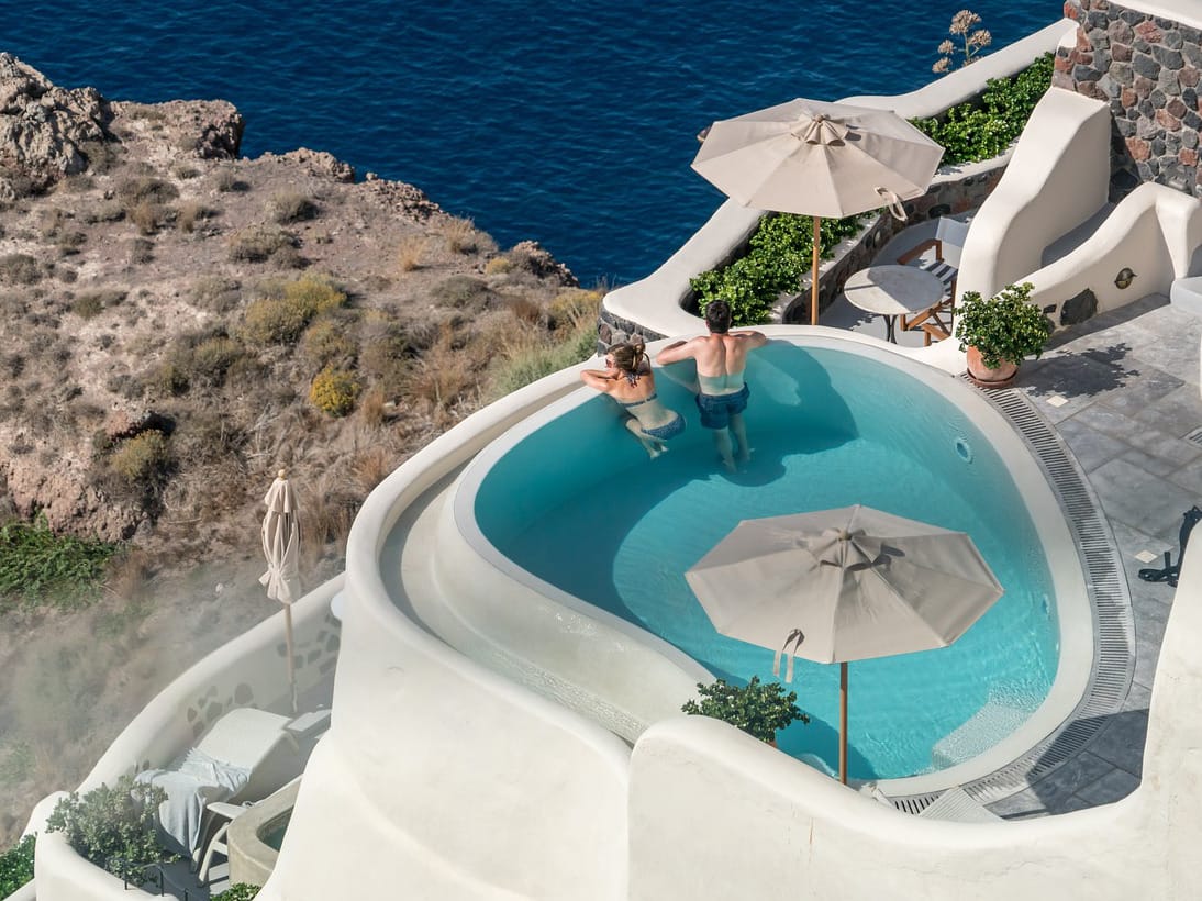 par na santoriniju foto Truly Scaled