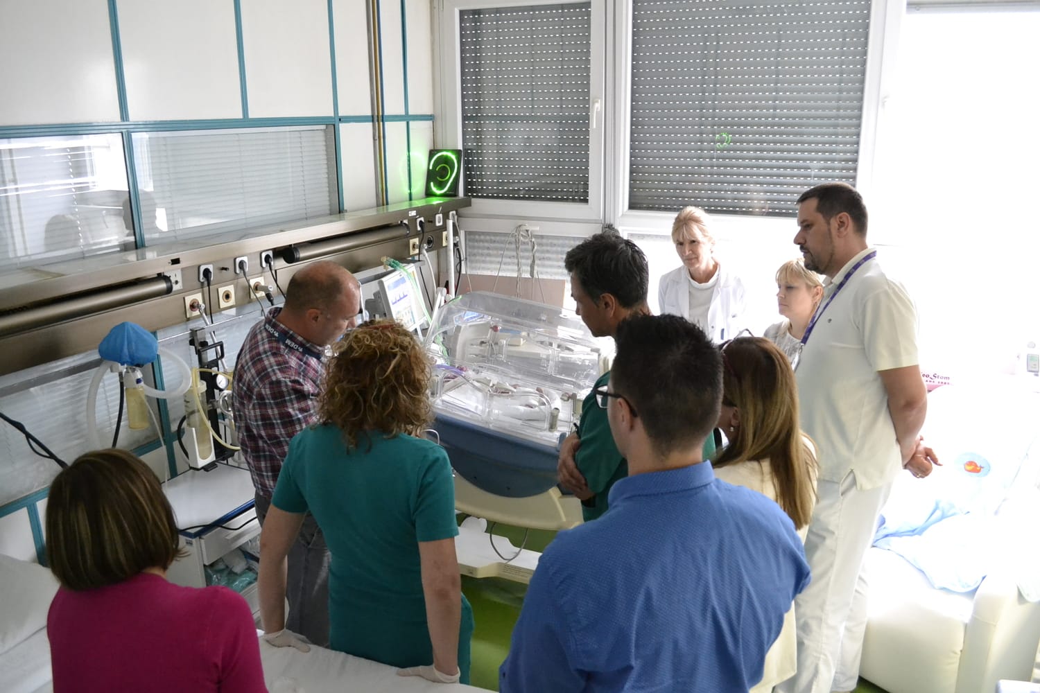 Donacija monitora Francuzi foto KC Nis