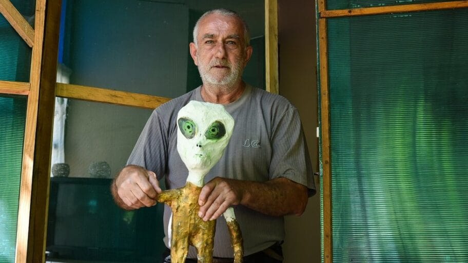 107843060 lokalnidedasasvojimgipsanimvanzemaljcem