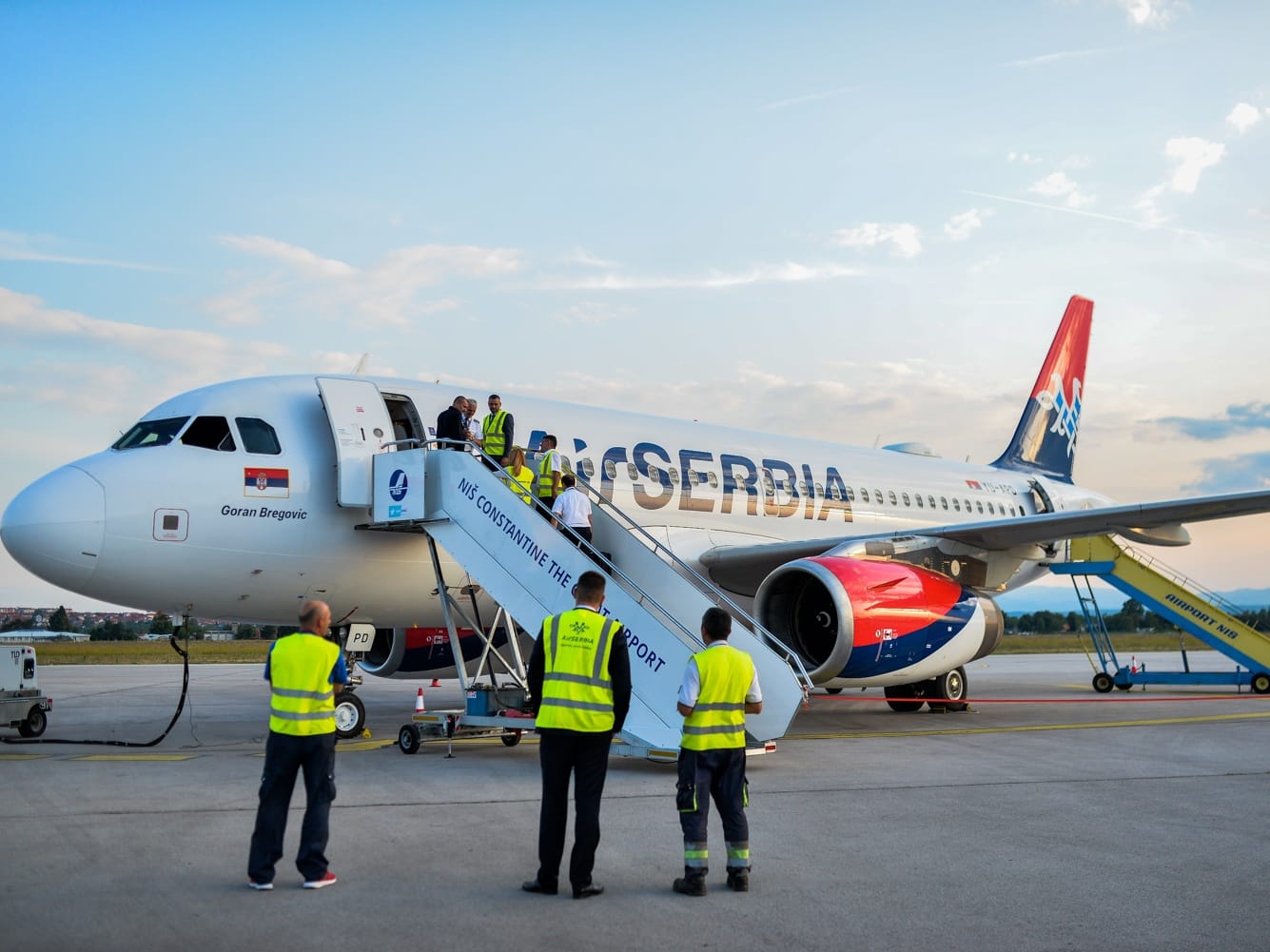 Druga grupa srpskih državljana sa niškim hodočasnicima sletela noćas iz Izraela 1 VAK 1715 Cropped