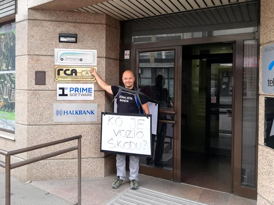 nonic ispred direkcije foto S N