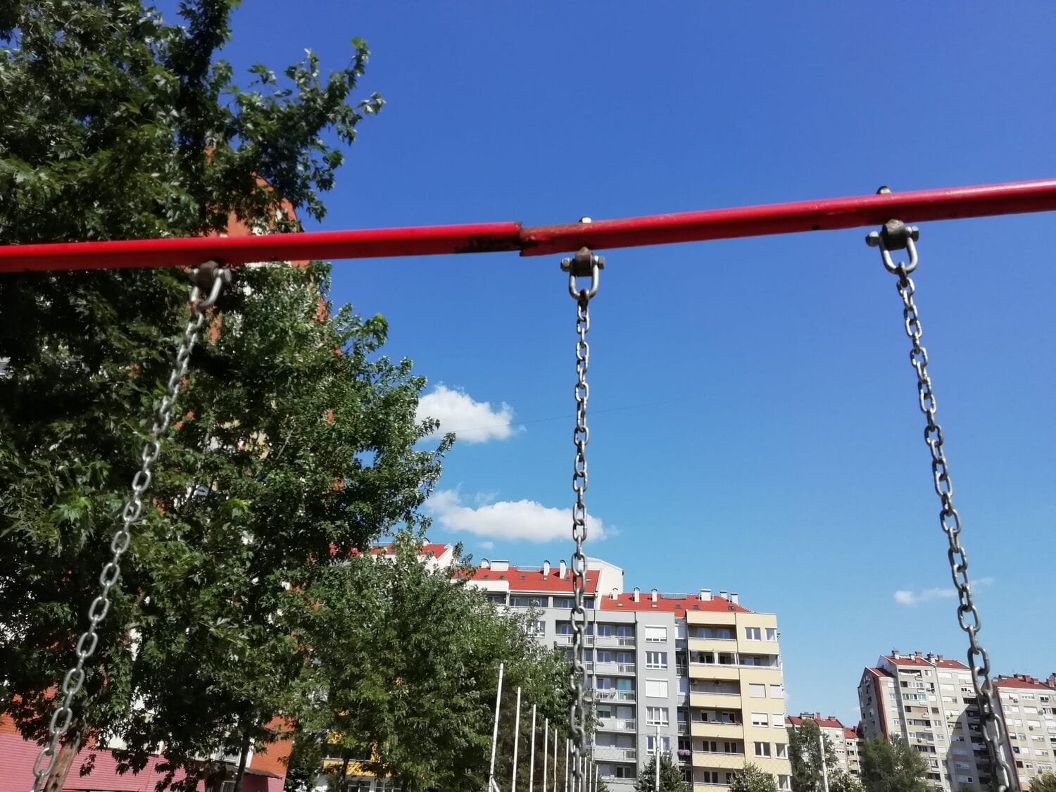 ljuljaska nebezbedna foto tr scaled