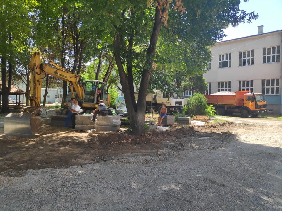 Masine stoje Njegos V M R