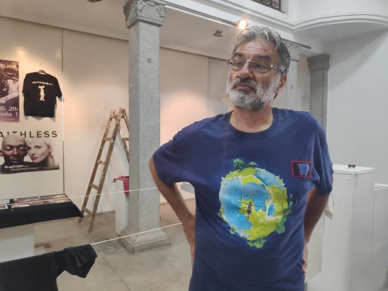 Ara prodaje svoje rokenrol uspomene i pomaže kamp za decu bez roditelja 16 Draan Aradjelovic Ara Foto V M R