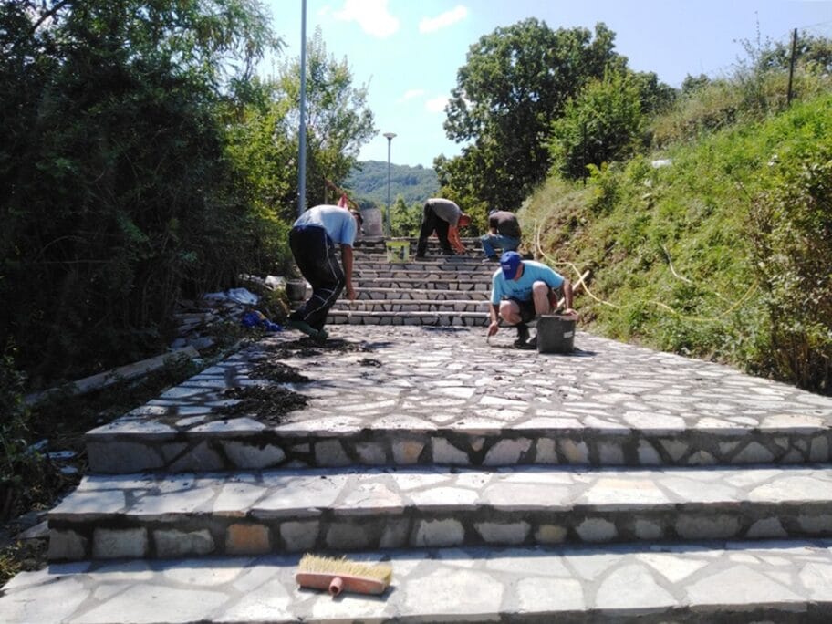 Stepenice Staro groblje Vlasotince foto Agencija Publika