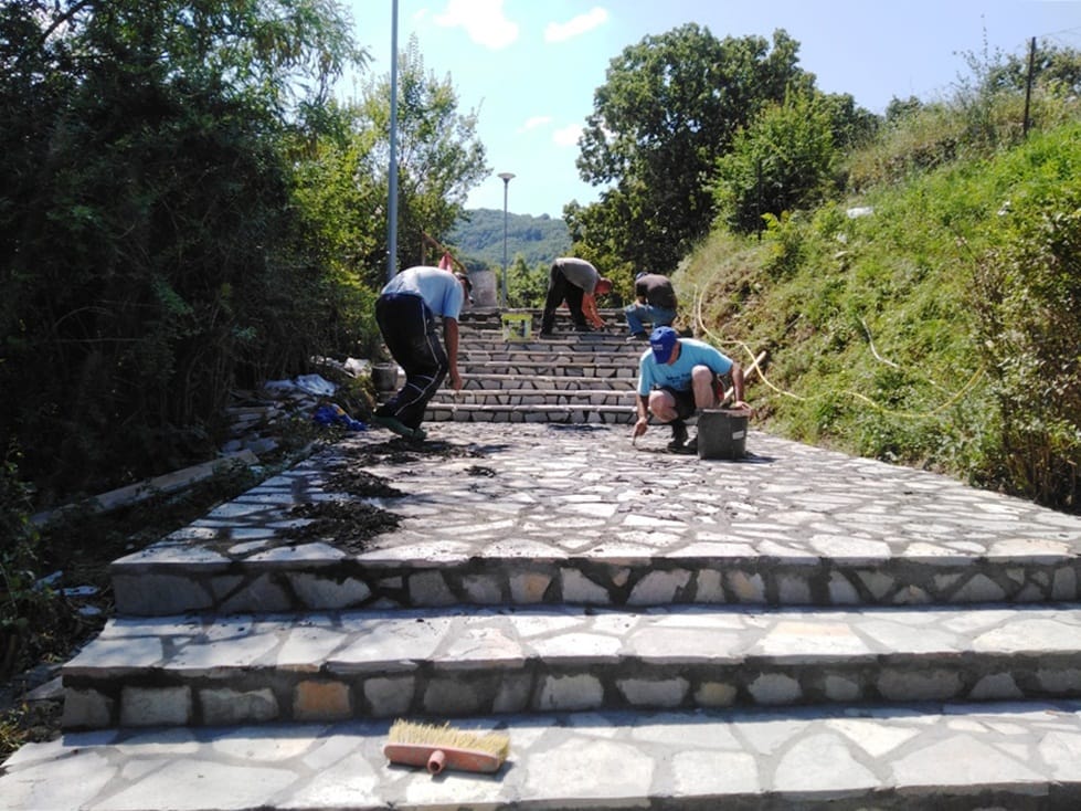 Ulepšava se i rekonstruiše stepenište do vlasotinačkog Starog groblja 1 Stepenice Staro groblje Vlasotince foto Agencija Publika