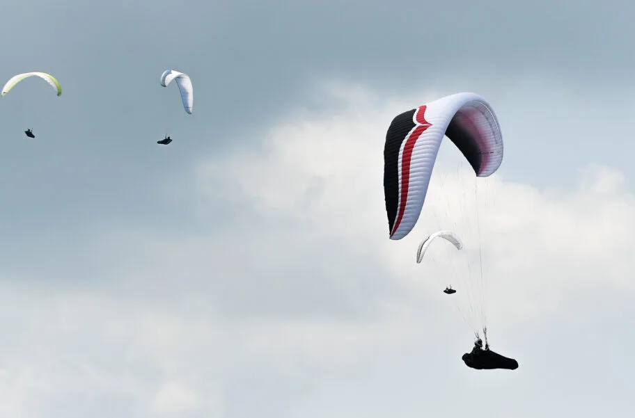 Revijalno takmičenje paraglajdera sledećeg vikenda u Leskovcu 4 Paraglajderi Predevropsko prvenstvo 2 foto Juzne vesti Vanja Keser