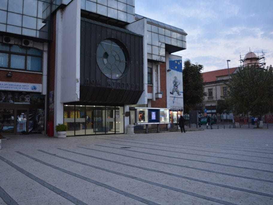 Dom kulture Pirot foto Lj F